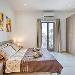 Апартаменты Seaview Townhouse, Steps From Market By 360 Estates Марсашлокк