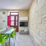 Seaview Townhouse, Steps From Market By 360 Estates * Марсашлокк