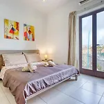 Seaview Townhouse, Steps From Market By 360 Estates *