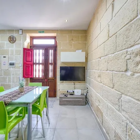 Seaview Townhouse, Steps From Market By 360 Estates * Marsaxlokk