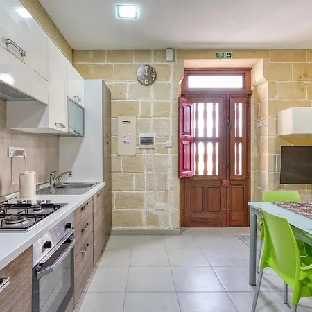 Seaview Townhouse, Steps From Market By 360 Estates Apartmán