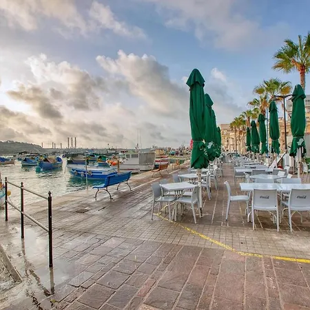 Seaview Townhouse, Steps From Market By 360 Estates