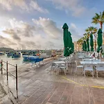 Seaview Townhouse, Steps From Market By 360 Estates