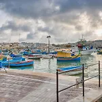 Seaview Townhouse, Steps From Market By 360 Estates *