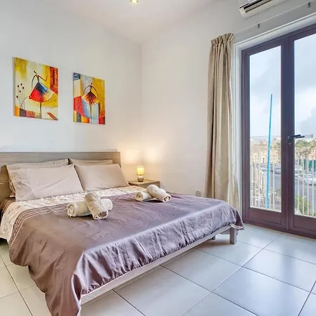 Seaview Townhouse, Steps From Market By 360 Estates *