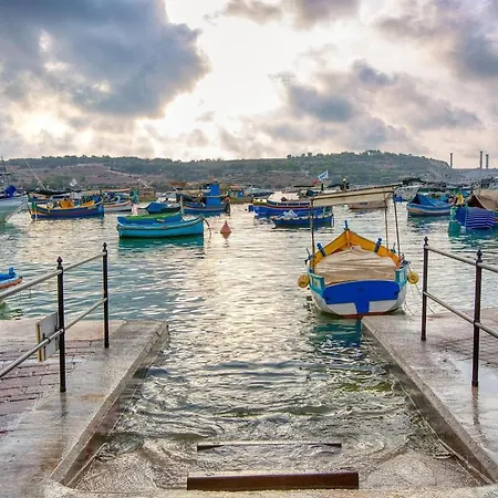 Apartment Seaview Townhouse, Steps From Market By 360 Estates