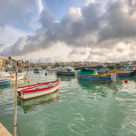 Apartment Seaview Townhouse, Steps From Market By 360 Estates *