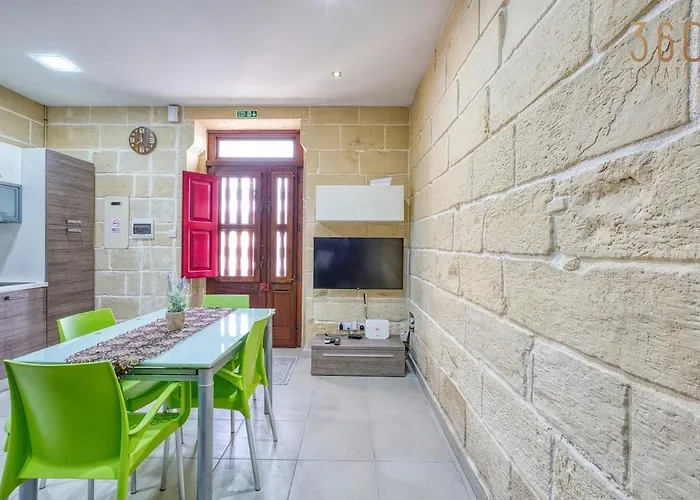 Seaview Townhouse, Steps From Market By 360 Estates * Marsaxlokk