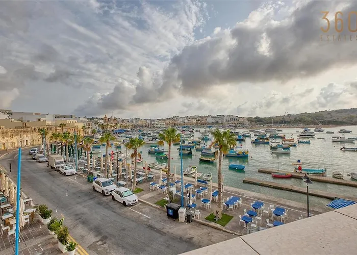 Apartment Seaview Townhouse, Steps From Market By 360 Estates