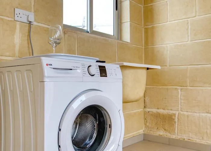 Apartment Seaview Townhouse, Steps From Market By 360 Estates